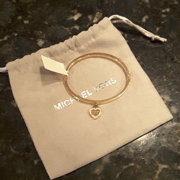Michael Kors Bracelet Rose Gold Tone Pave Crystals Logo Heart Hinged Bangle NWT - Picture 2 of 10